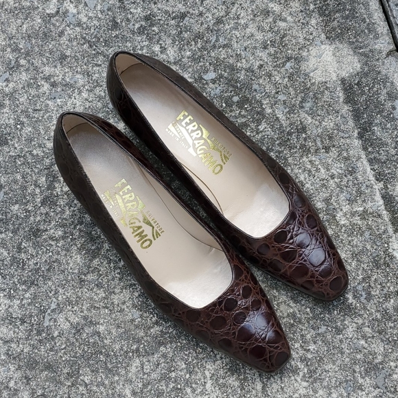 Salvatore Ferragamo Brown Heels. Runs small - Picture 4 of 10
